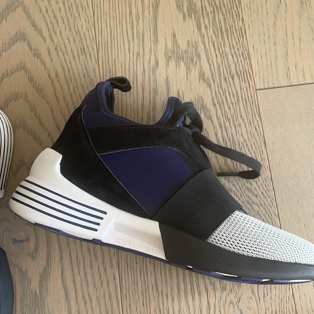 BNWOT Kendall + Kylie urban sneakers